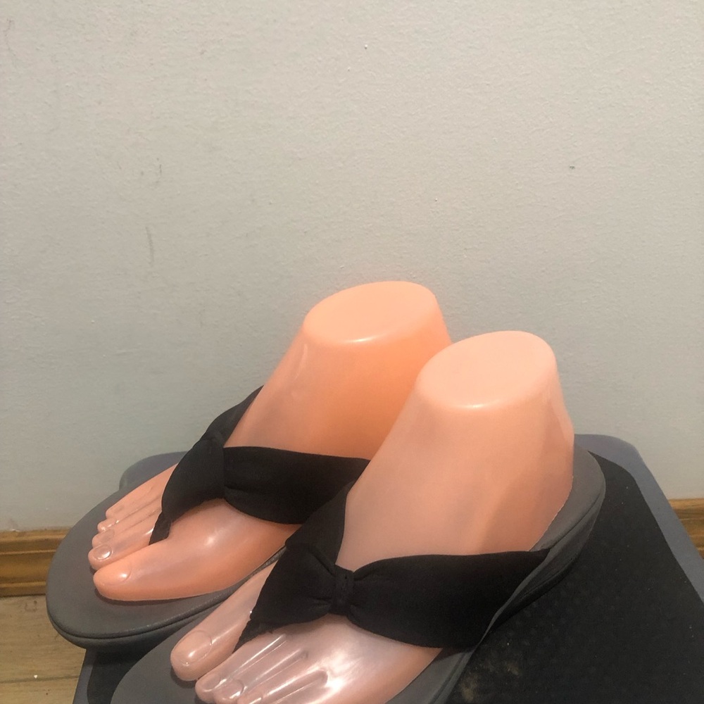 Clarks Cloudsteppers Cushion Women’s Black Thong Flip Flops Sandals Size 9